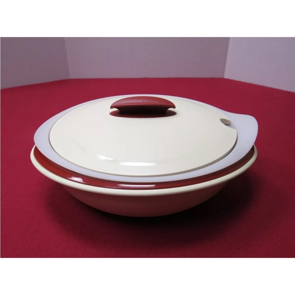 Cream and Red Cookware Set with Ceramic Pots - Picture 9 of 10